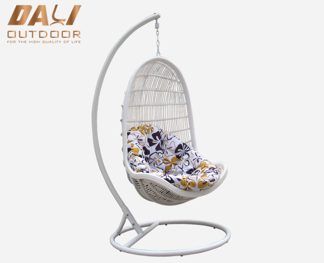 Kursi Ayunan Teras Rotan Portabel Desain Telur