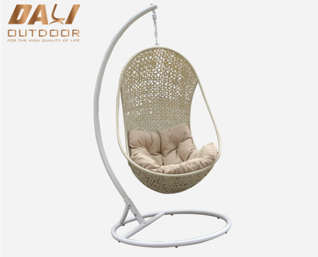 Harga Murah Indoor Outdoor Patio Anyaman Rotan Menggantung Kursi Ayunan Telur Dengan Stand Logam